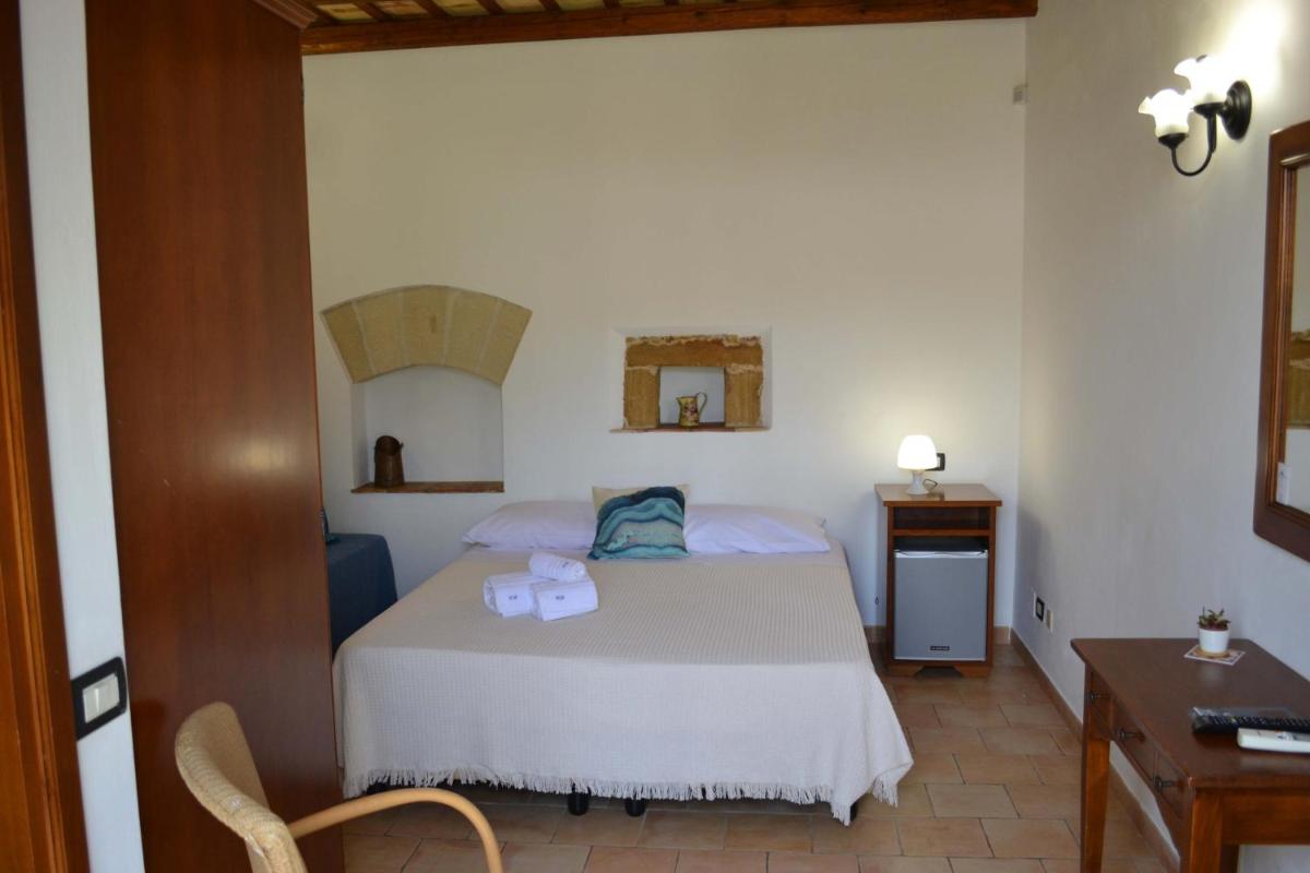HOTEL Cala Buguto - Housity