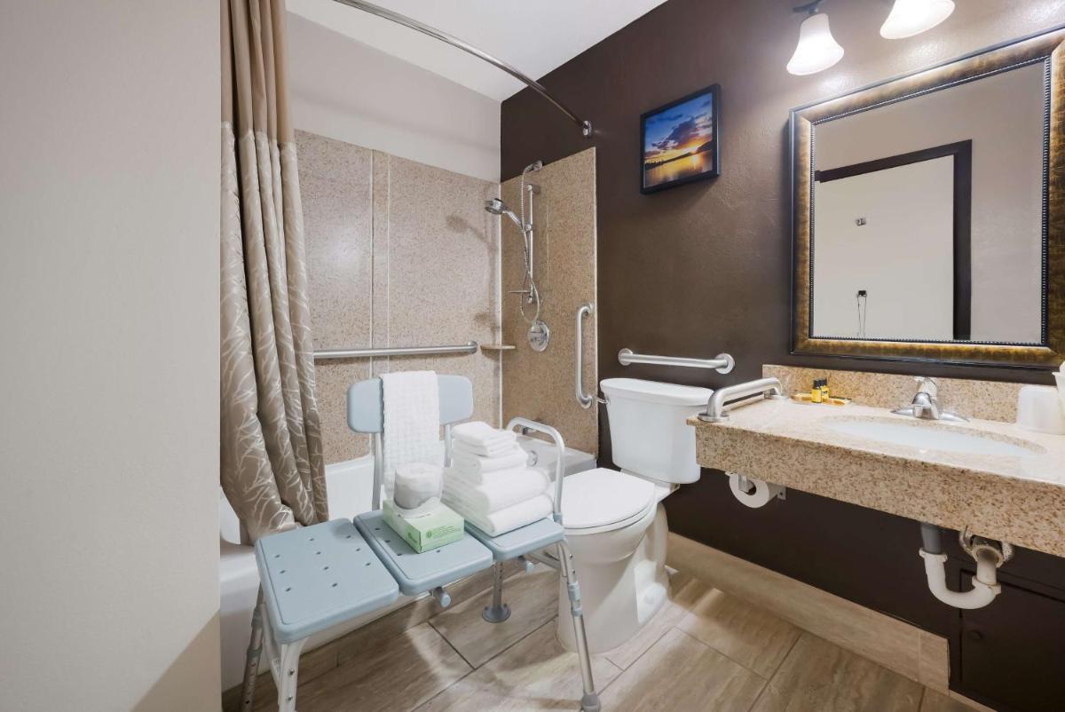 Best Western Executive Inn - Housity