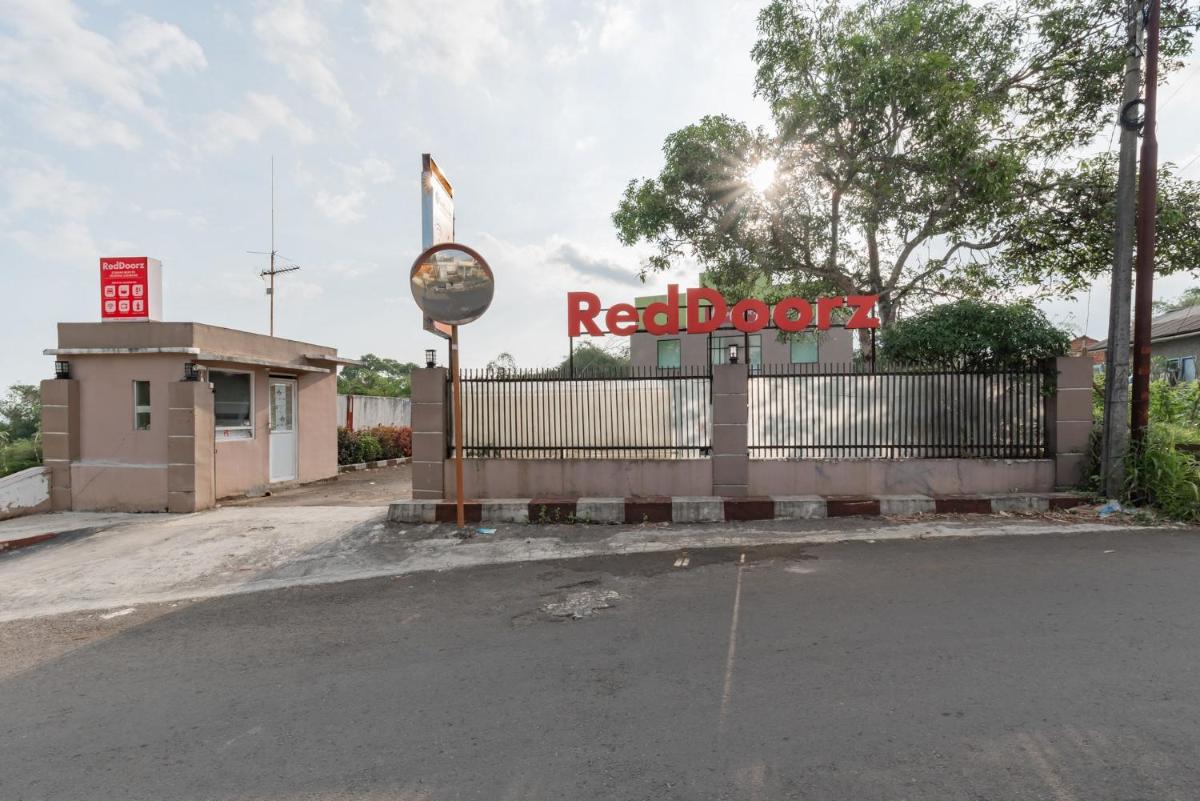 Suitetrails - RedDoorz Syariah near RS Hermina Sukabumi
