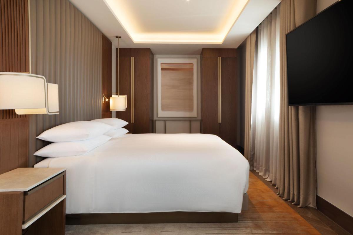 Cama o camas de una habitación en JW Marriott Hotel Madrid