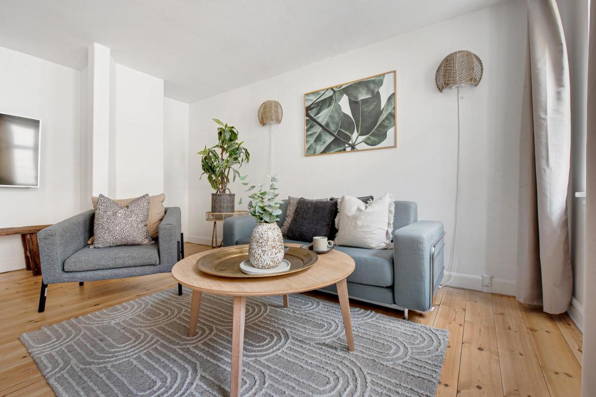 Sanders Central - Cute One-Bedroom Apartment In the Middle of It All - Housity
