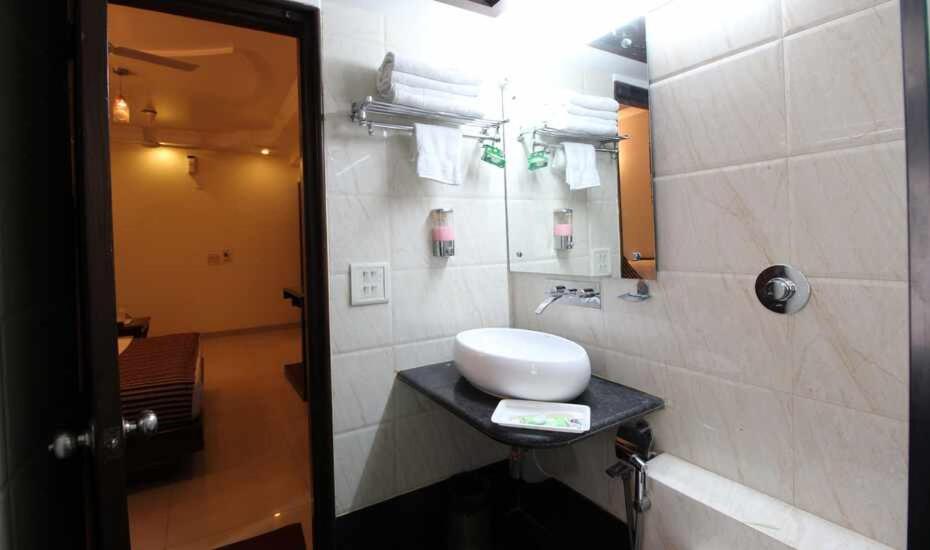 Trimrooms Shipra @ New Delhi Railway Station - Housity