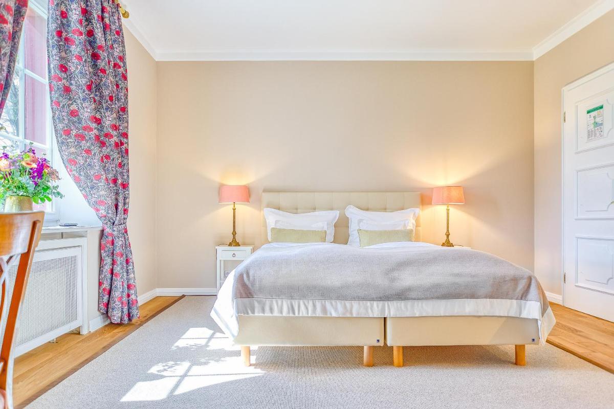 Ein Bett oder Betten in einem Zimmer der Unterkunft Wald & Schlosshotel Friedrichsruhe