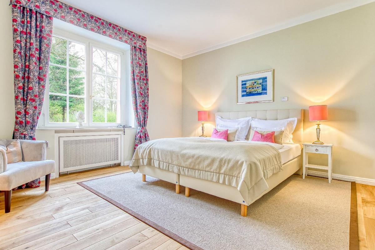 Ein Bett oder Betten in einem Zimmer der Unterkunft Wald & Schlosshotel Friedrichsruhe