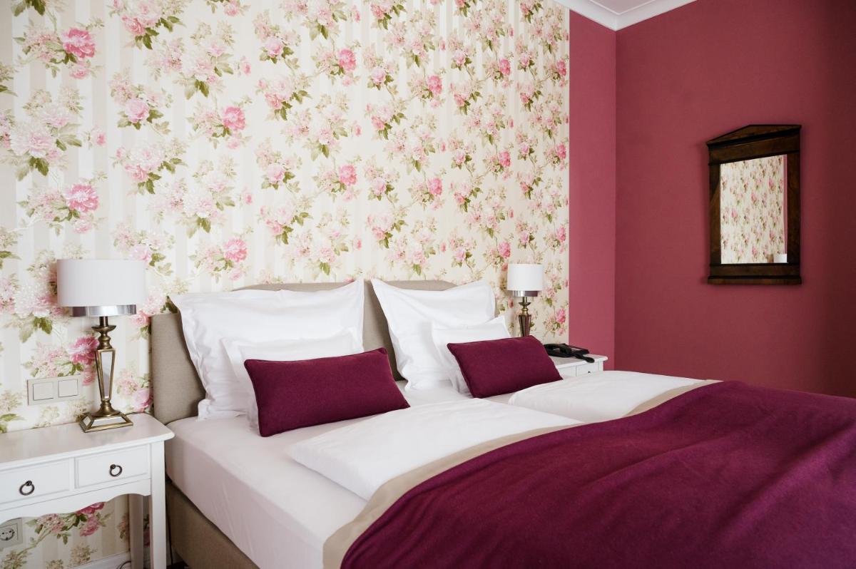 Ein Bett oder Betten in einem Zimmer der Unterkunft Wald & Schlosshotel Friedrichsruhe