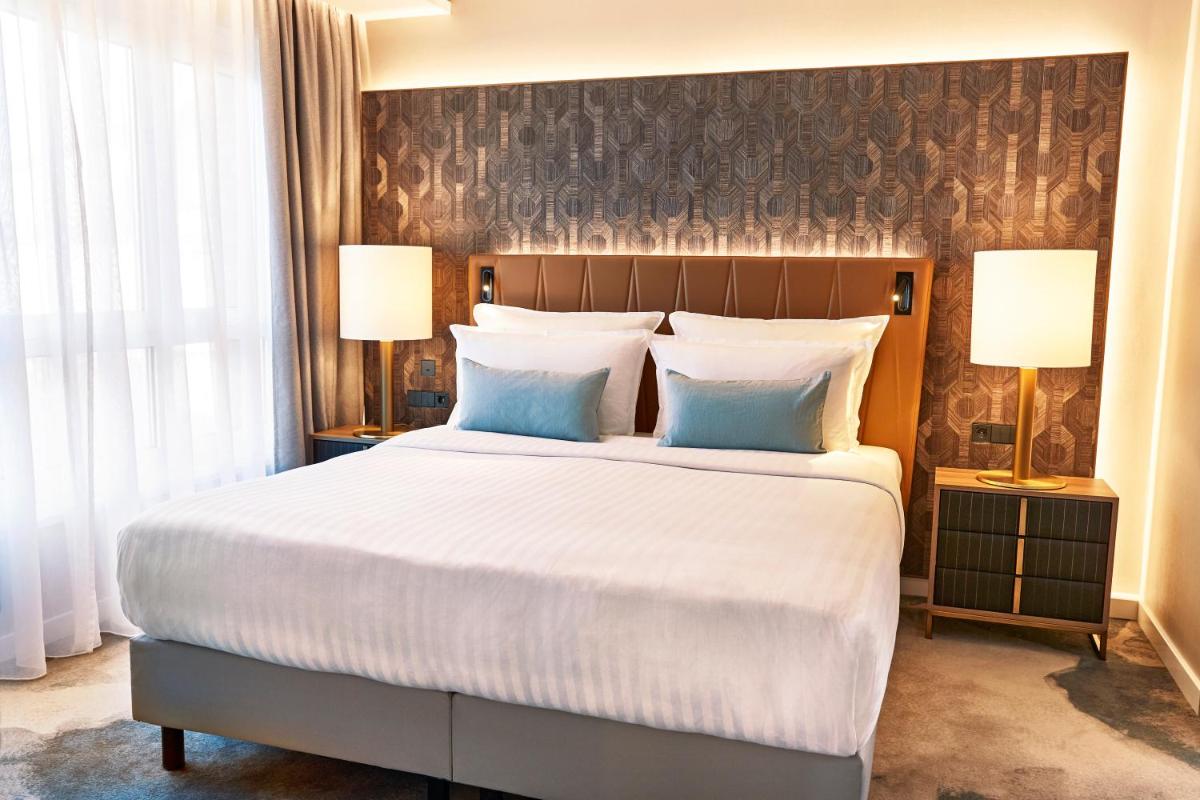 Ein Bett oder Betten in einem Zimmer der Unterkunft Steigenberger Hotel Hamburg Ein Bett oder Betten in einem Zimmer der Unterkunft Steigenberger Hotel Hamburg