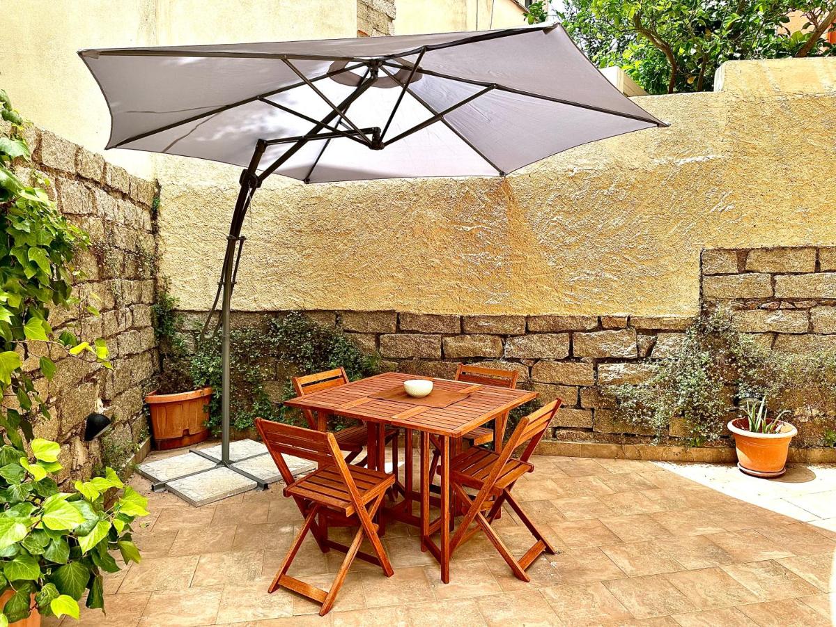 Spacious 3-Bedroom Apartment with Courtyard in Tempio Pausania - Perfect for Families - Housity