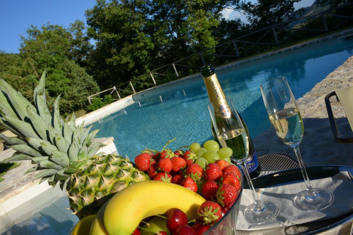 Villa Costa piccola with private pool in Umbria - Housity