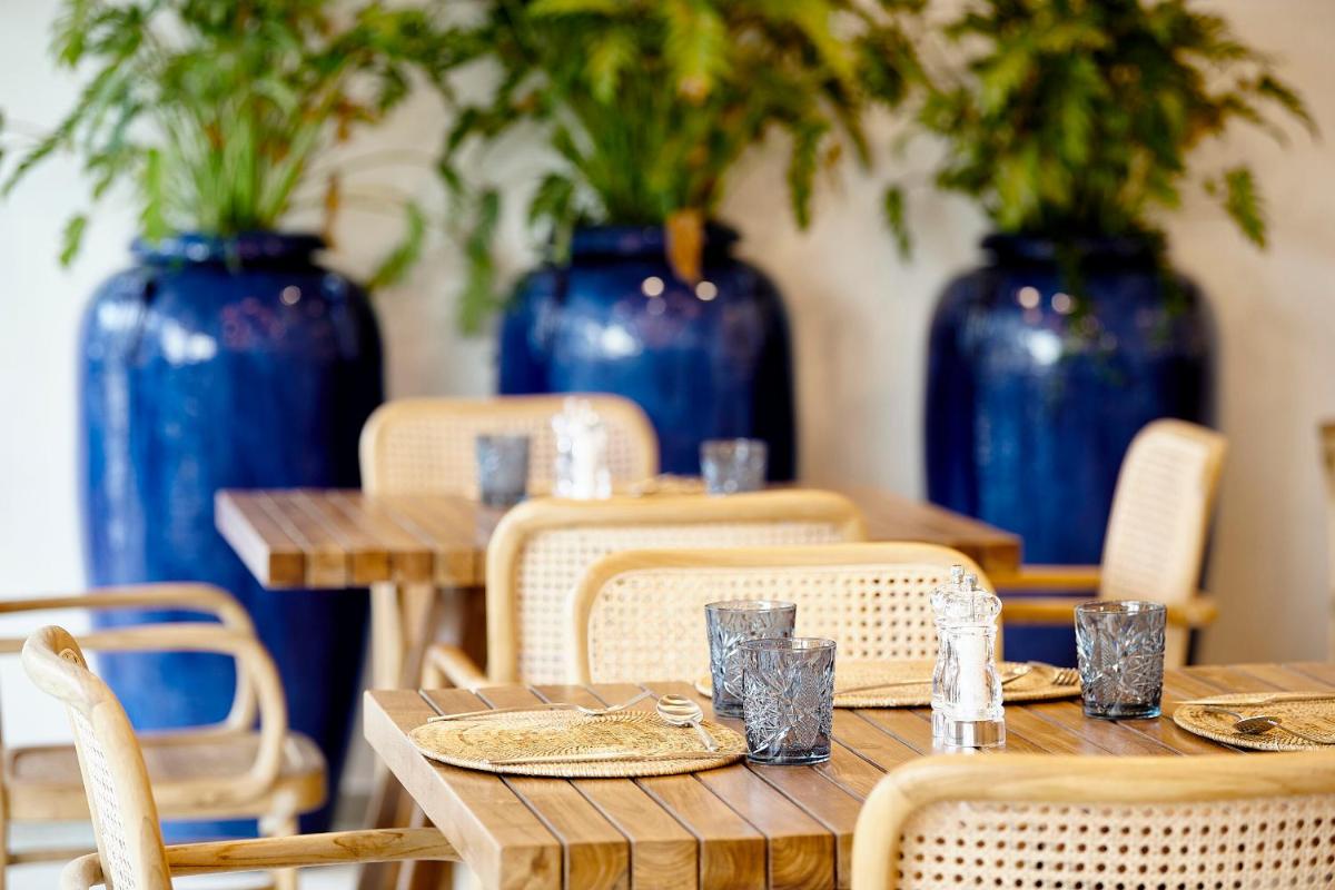 Un restaurante o sitio para comer en Iberostar Selection Albufera Park All Inclusive