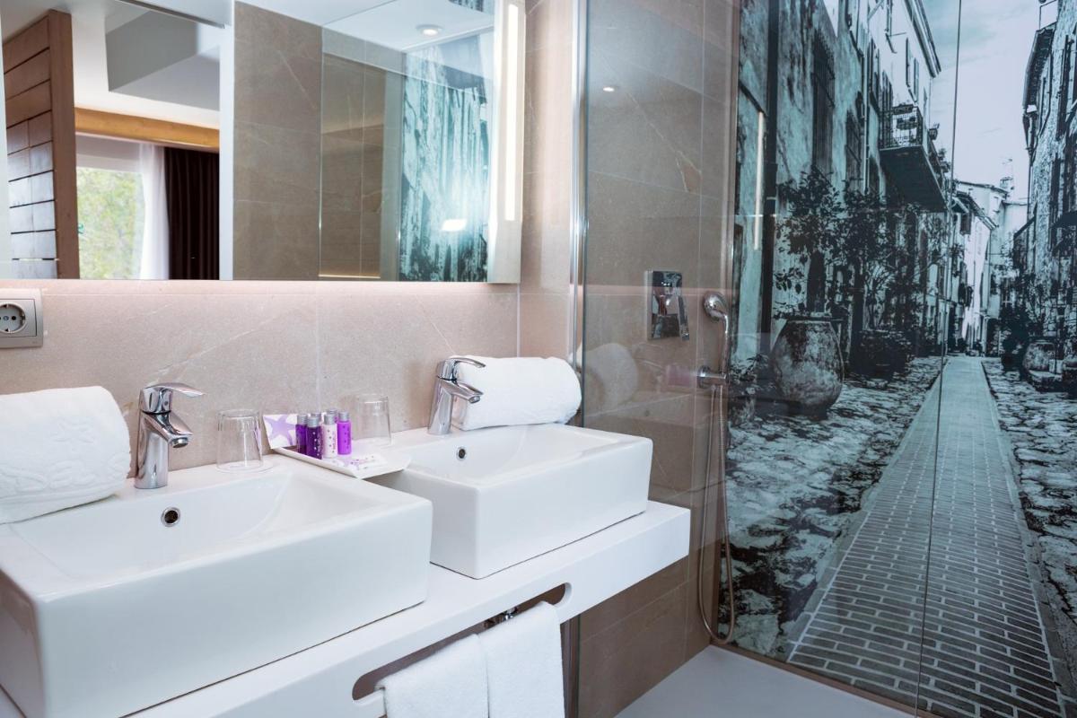Un baño de Hotel Bahia del Sol