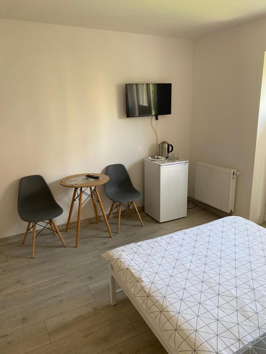 ANNA CENTRUM-Pokoje przy plaży (ul.Nadbrzeżna 5) - Housity