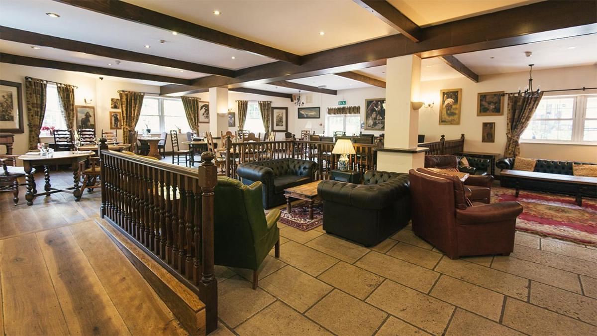 Fox & Hounds Country Hotel - Housity