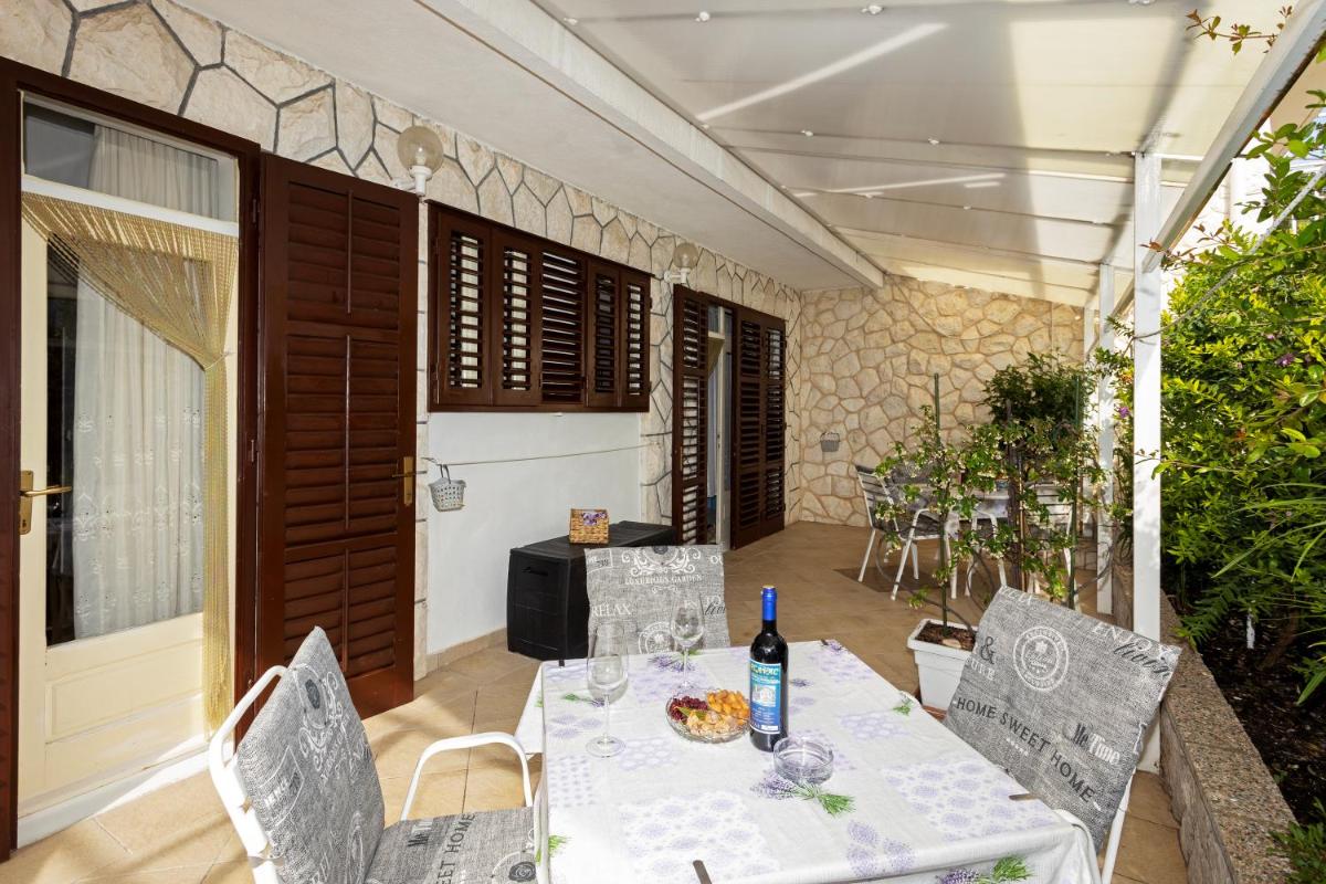 Balic Apartments - Hvar - Housity