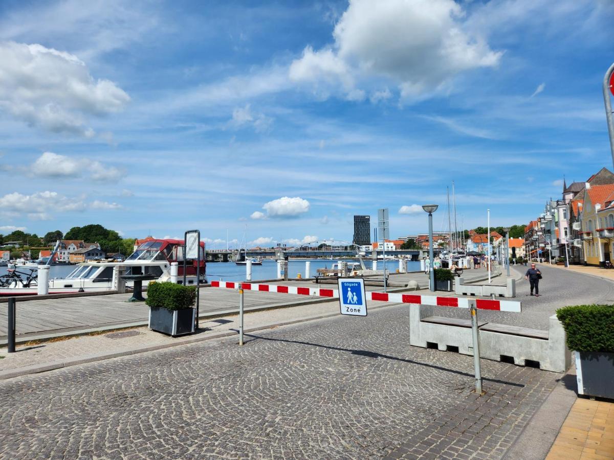 Grannys Harbour View - 1st floor - Housity