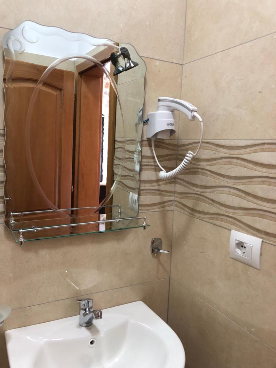 Bujtina Vrenezi - Housity