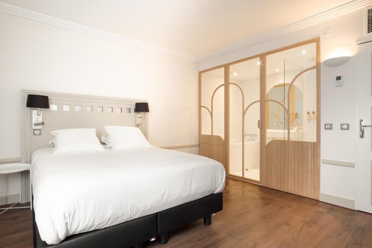 Un ou plusieurs lits dans un hébergement de l'établissement Grand Tonic Hotel & SPA NUXE