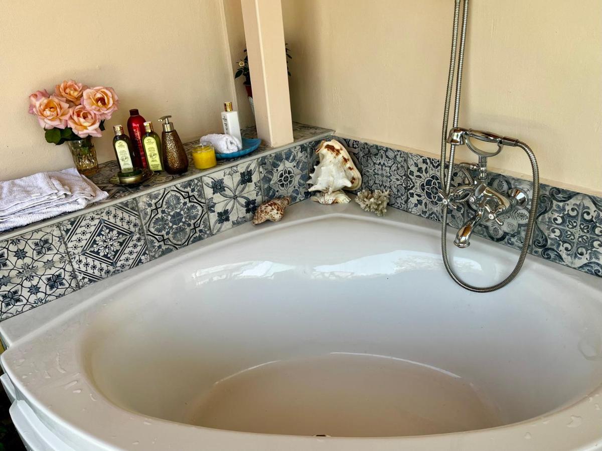 Suitetrails - Holiday Oasis with private patio and Hammam-style bath in Chora-Pithagoreo, Samos Island