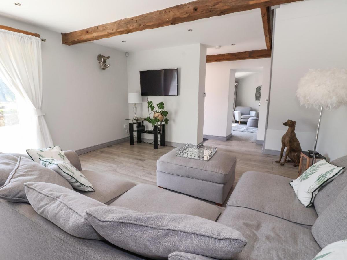 Cunliffe Barn - Housity