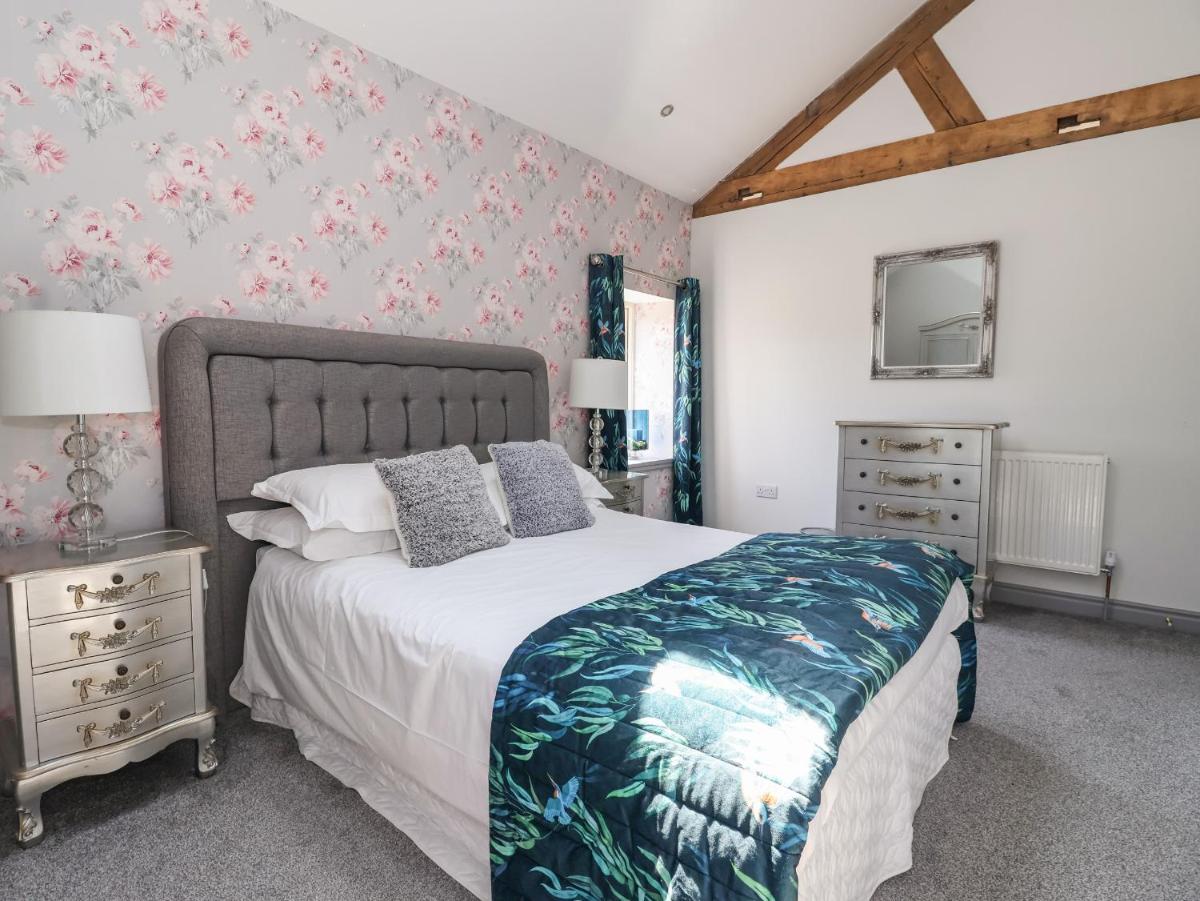 Cunliffe Barn - Housity
