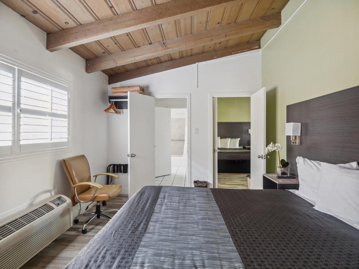 Discovery Inn Monterey Bay - Housity
