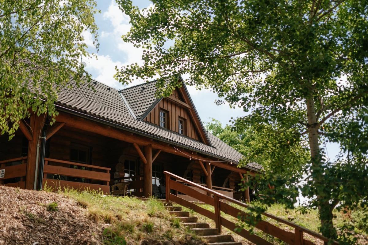 U srubu - sportovni a rekreacni areal - Housity