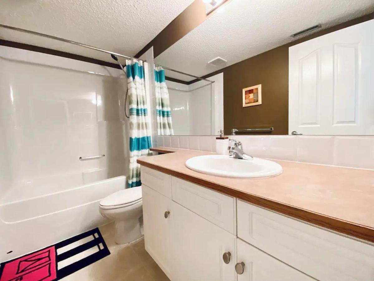 Private, Spacious, & Bright Home - Housity