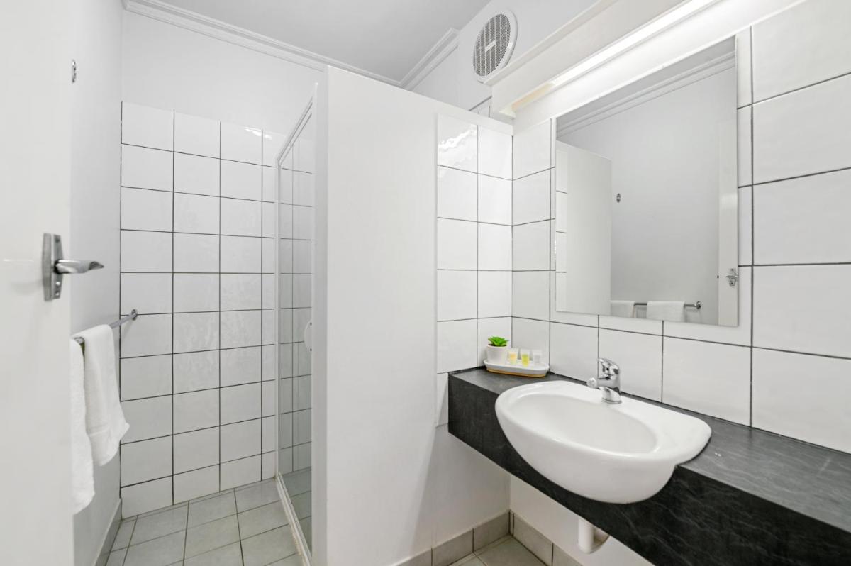 Coach House Launceston - Housity