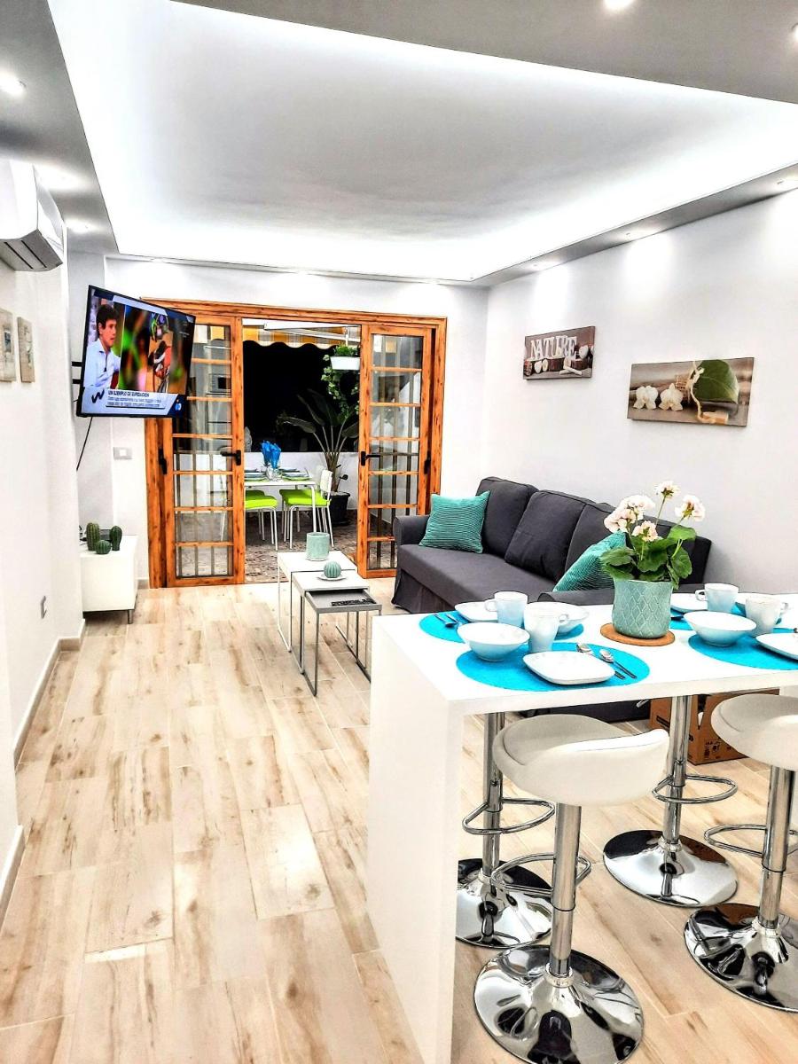 Modern Apartment in Costa Adeje with Shared Pool - Housity