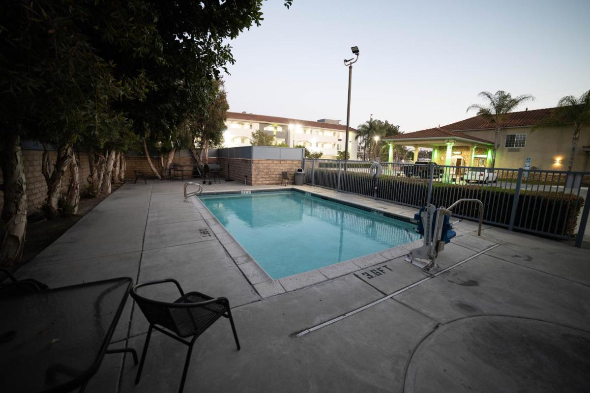 Mid City Inn & Suites Pico Rivera - Housity