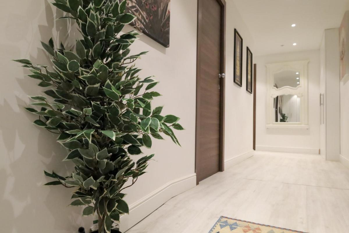 Hermitage Suites - Housity
