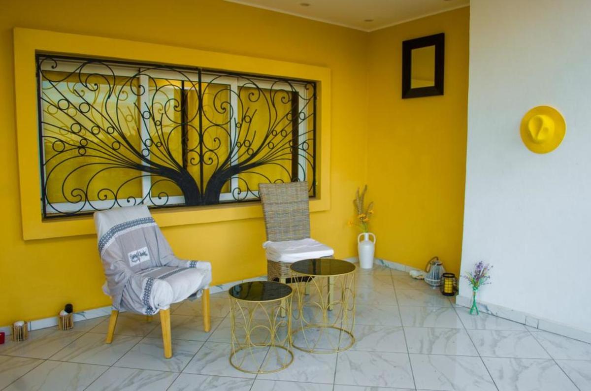 Room in Villa - Comfortable and welcoming Suite with terrace overlooking the lake - Housity