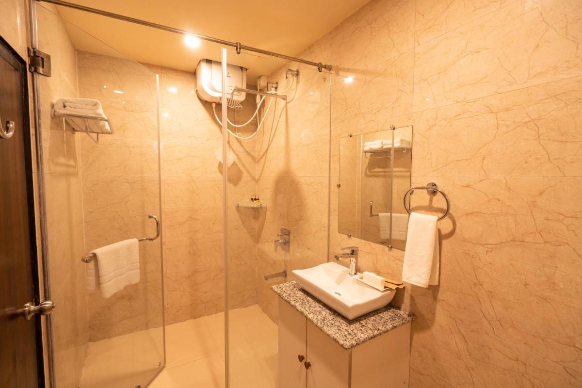 ROYALE LALAWI HOTEL - Housity