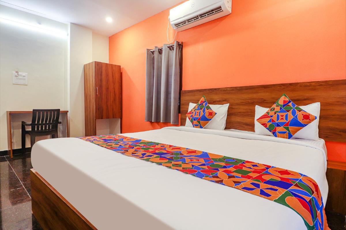 Suitetrails - FabExpress Simra Relax Inn