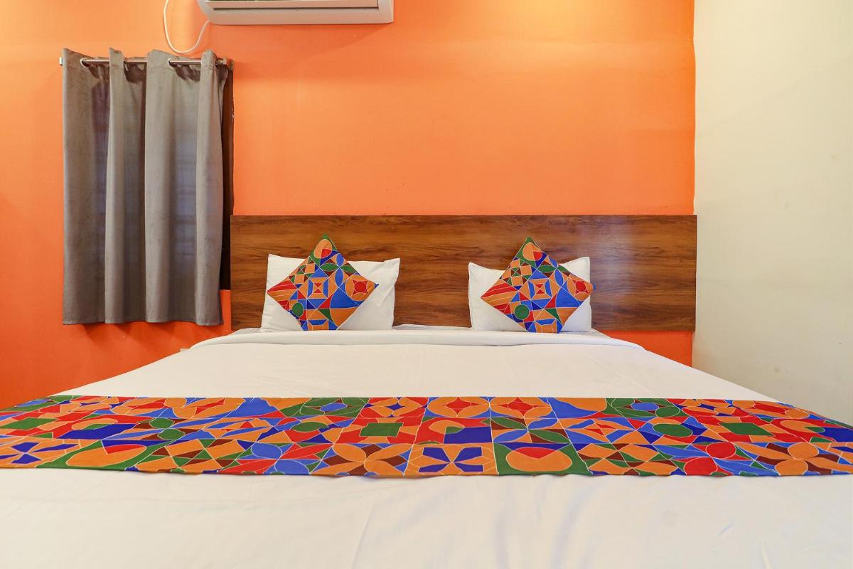 Suitetrails - FabExpress Simra Relax Inn