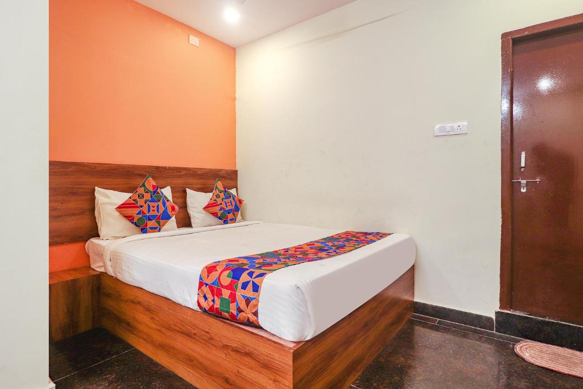 Suitetrails - FabExpress Simra Relax Inn