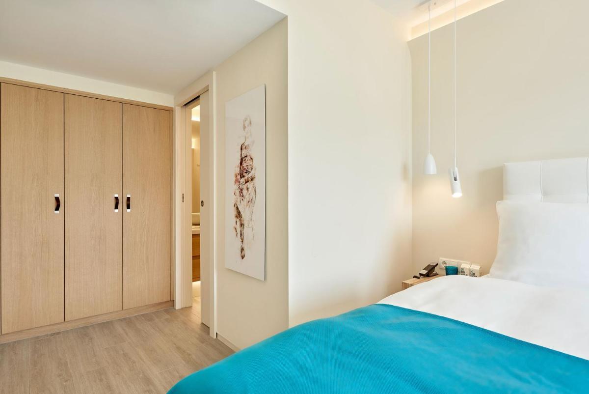 Cama o camas de una habitación en 7Pines Resort Ibiza, part of Destination by Hyatt