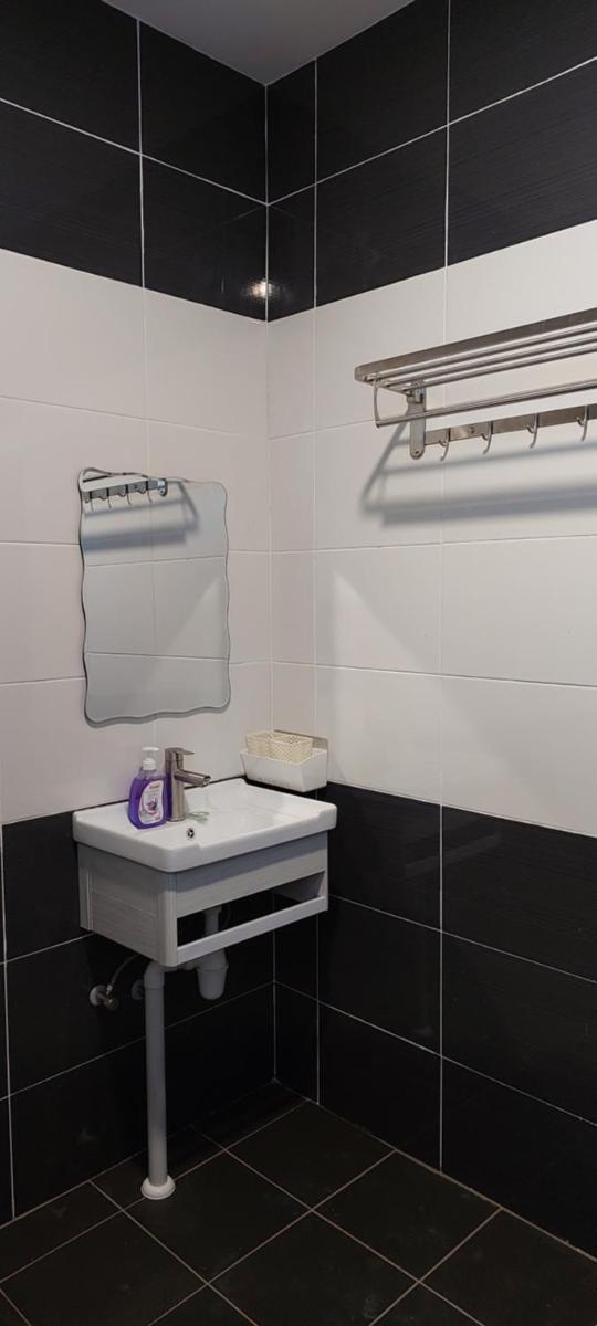 Miri Sunsky Condo Homestay 3 Rooms & 6 Guest - Hizvo
