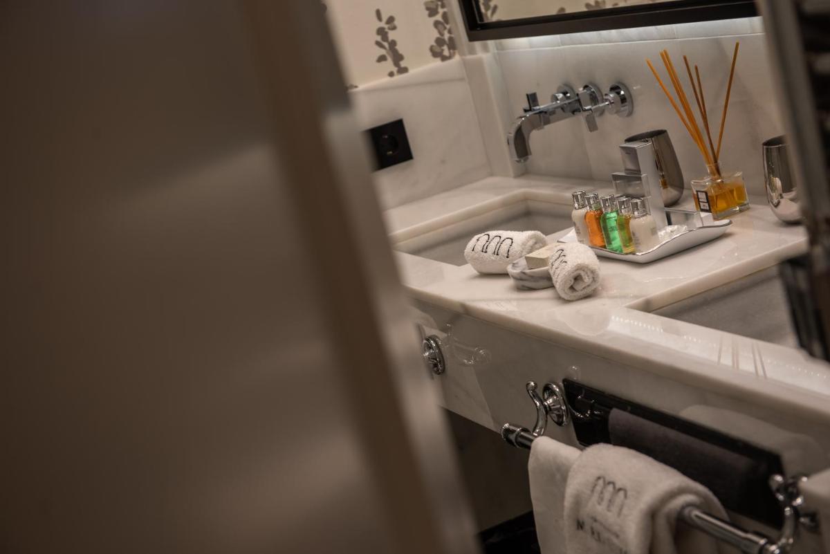 Un baño de Hotel Casa Palacio María Luisa