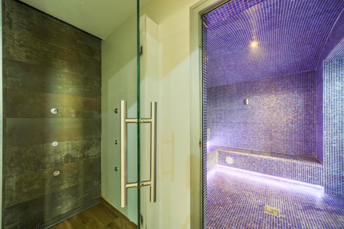 Un baño de Hotel Rosaleda del Mijares