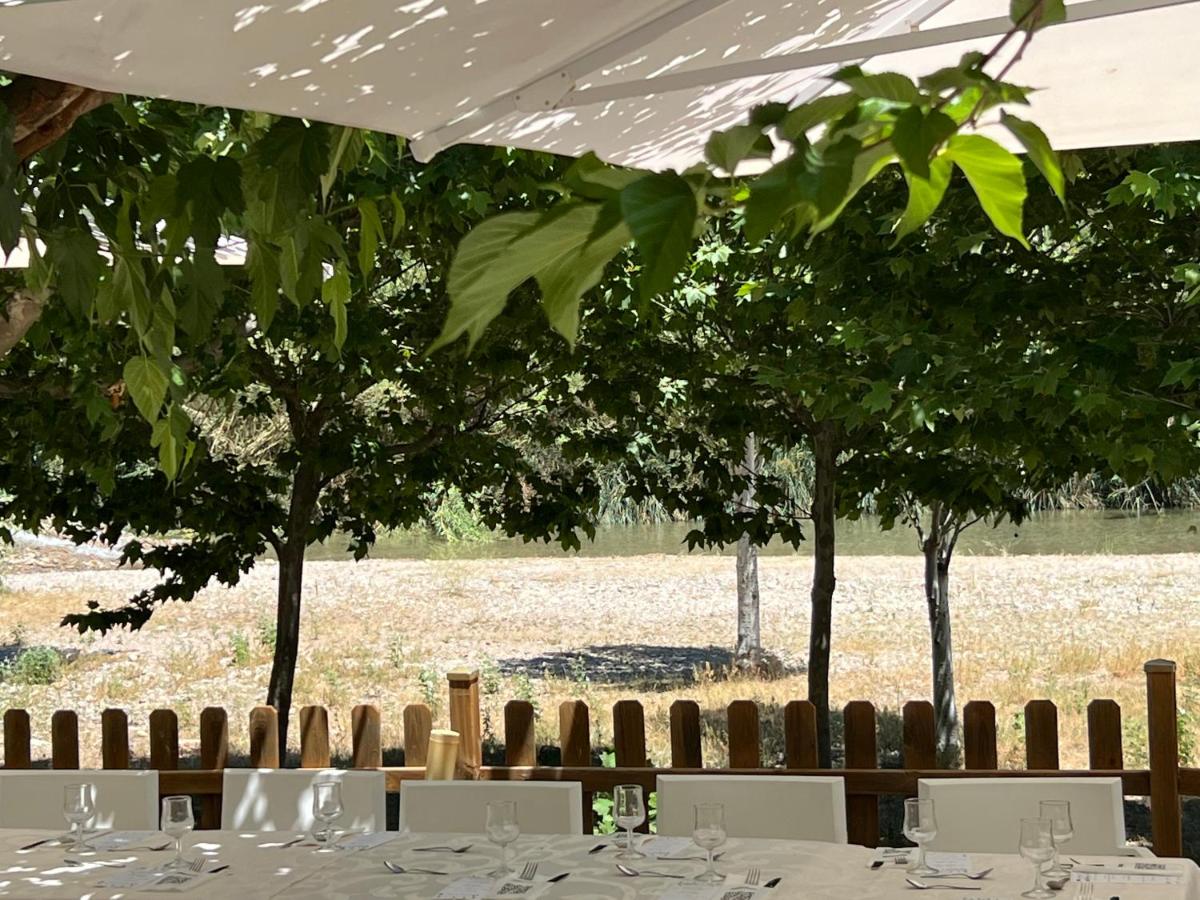 Jardín al aire libre en Hotel Rosaleda del Mijares