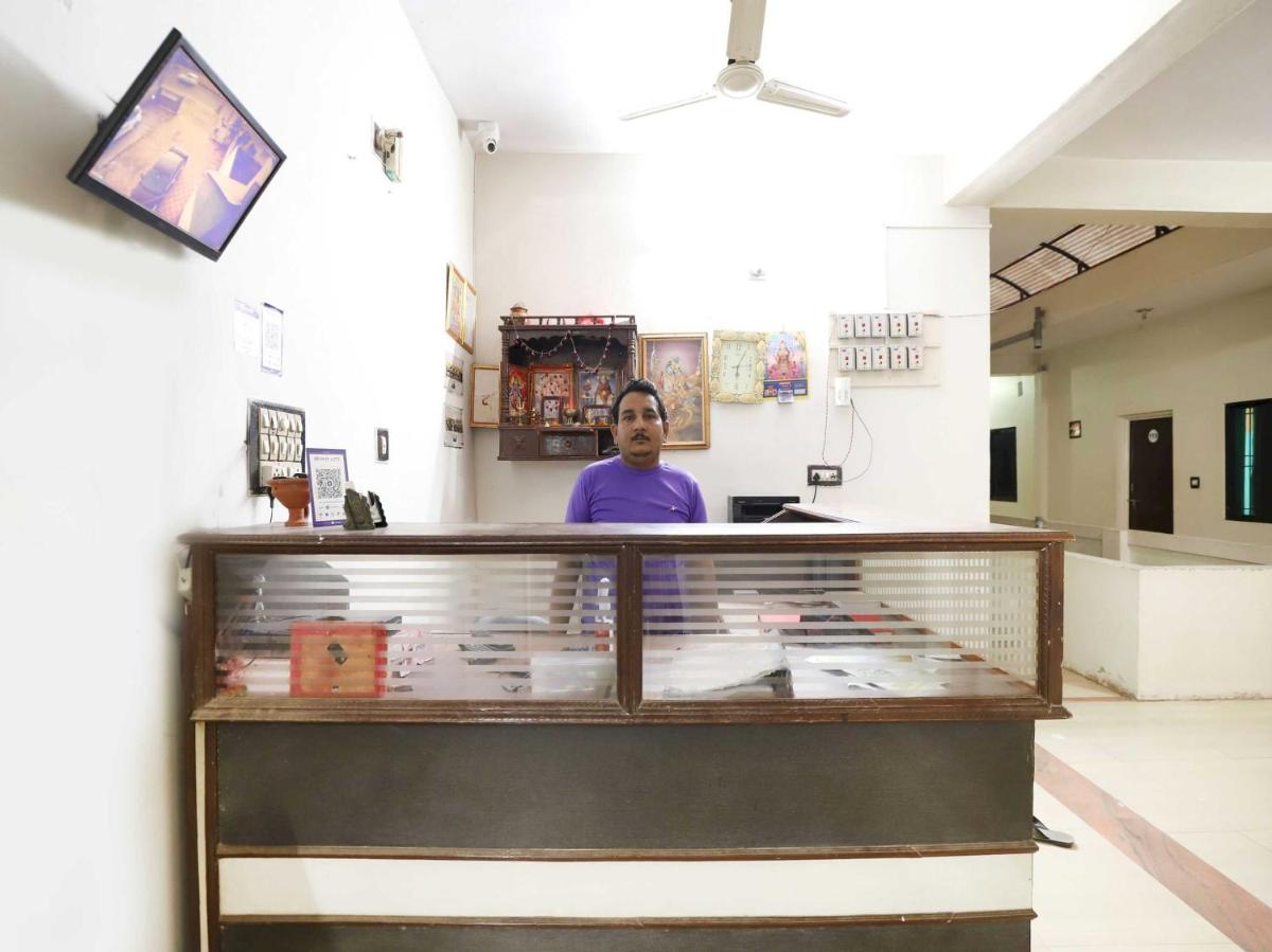 Suitetrails - SPOT ON Hotel Rajmahal Guest House
