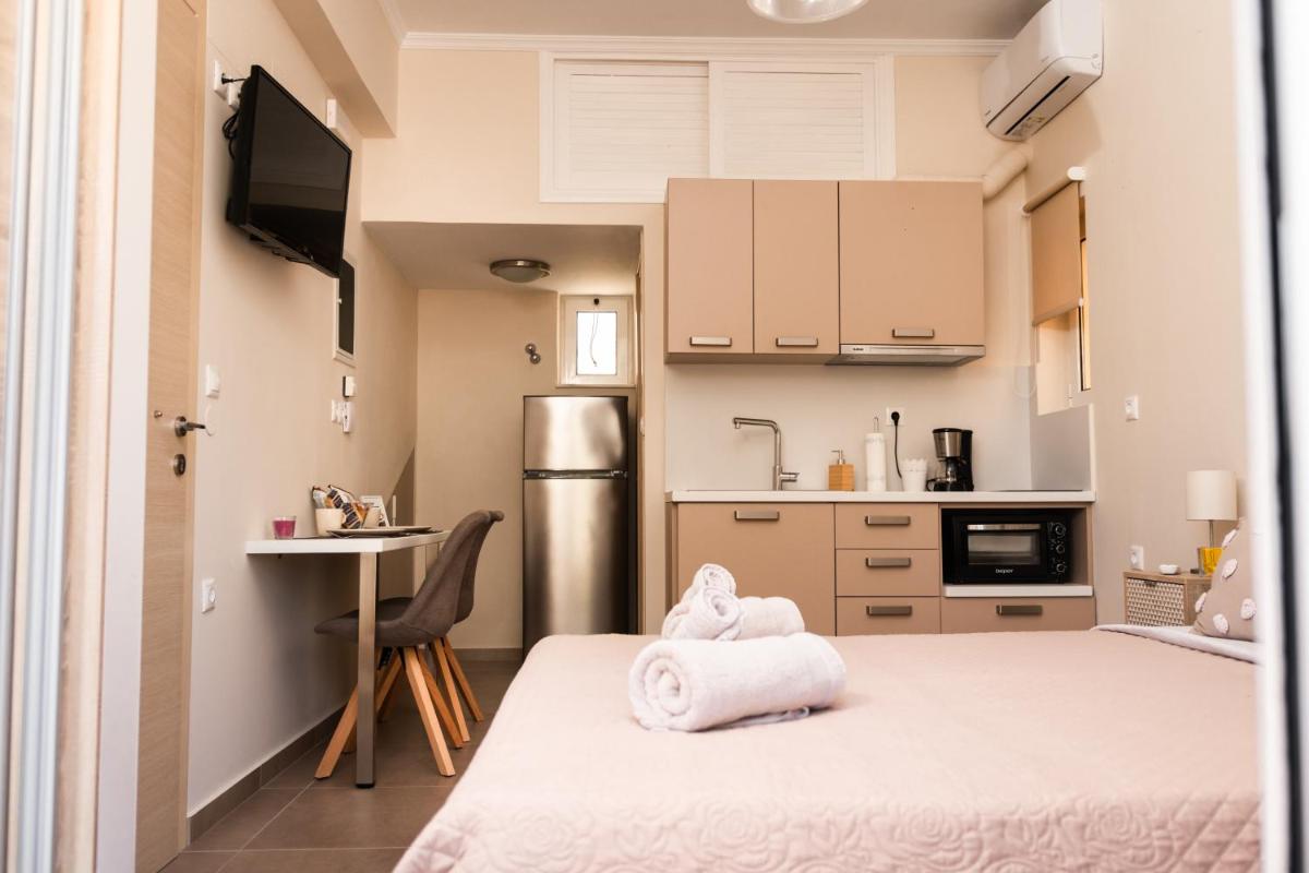 Plakoures Home - Housity