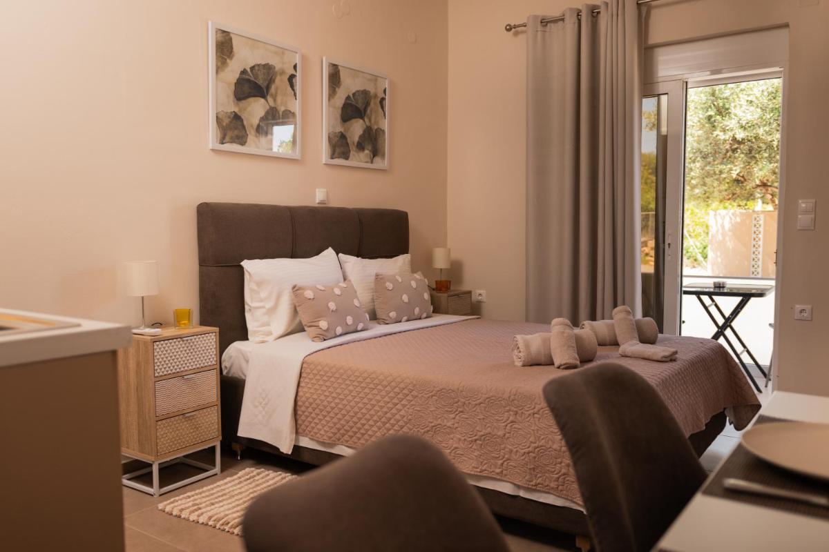 Plakoures Home - Housity