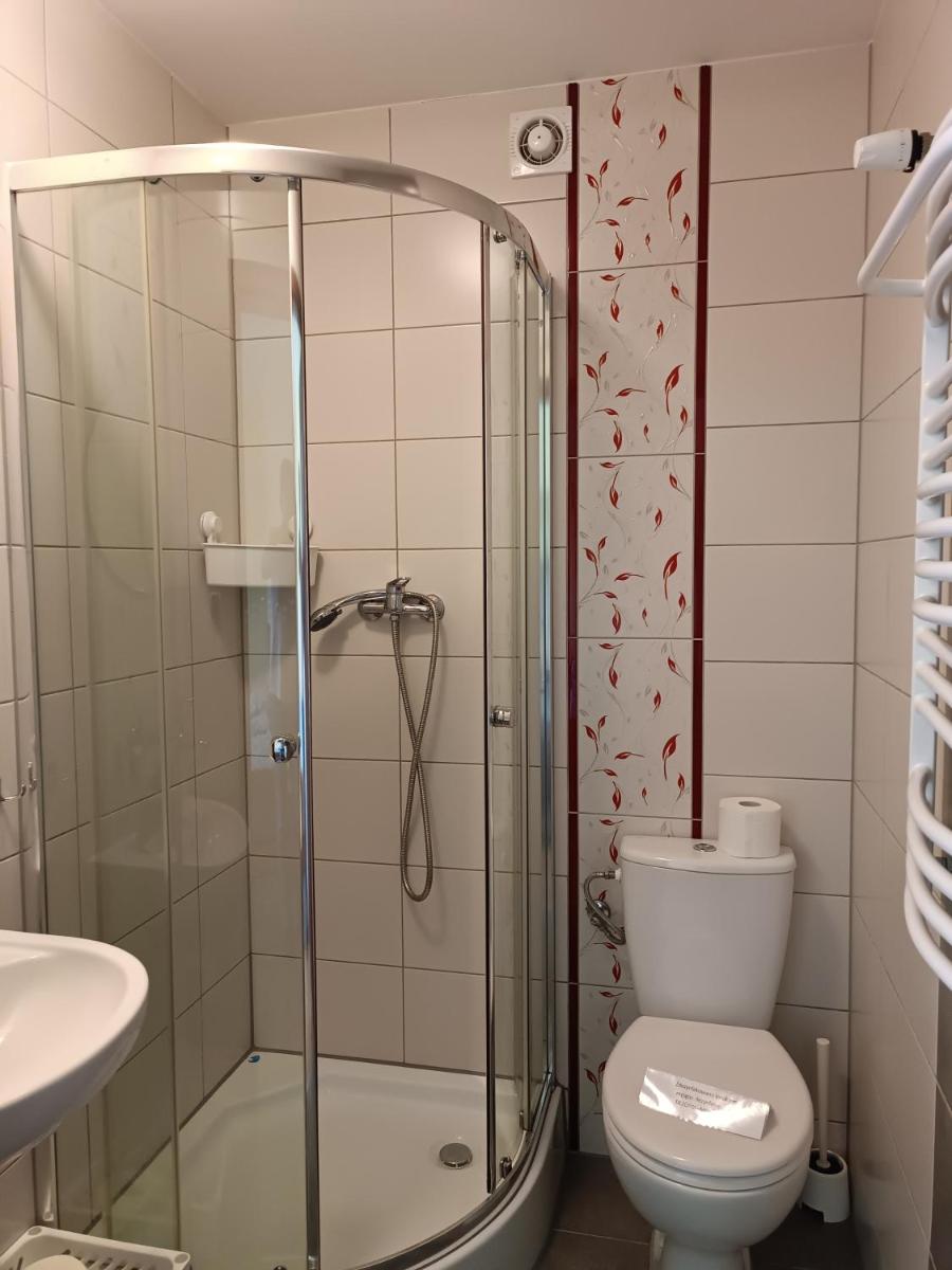 Mała Chatka z trzema pokojami - Housity