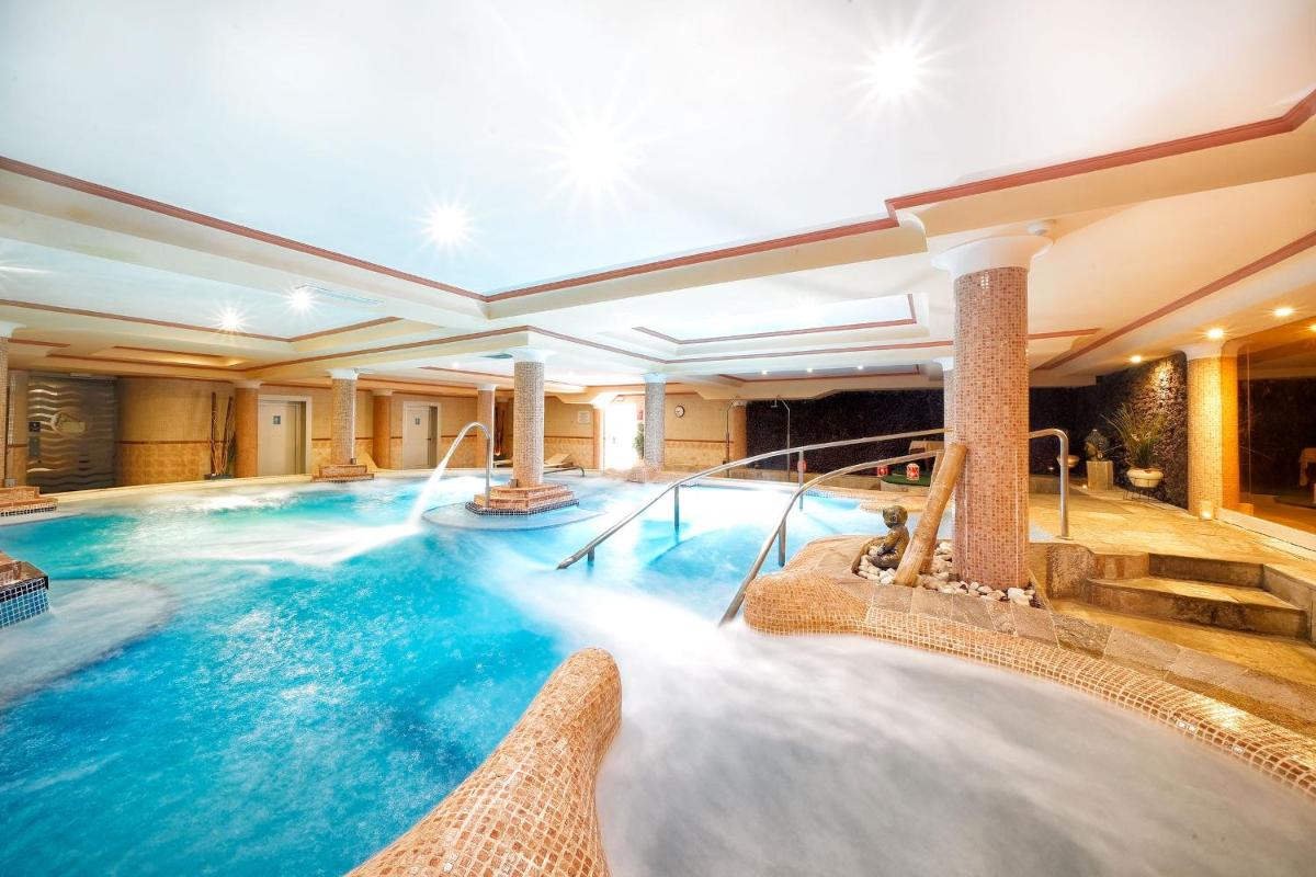 Piscina en o cerca de Bull Vital Suites & Spa Boutique Hotel - Only Adults