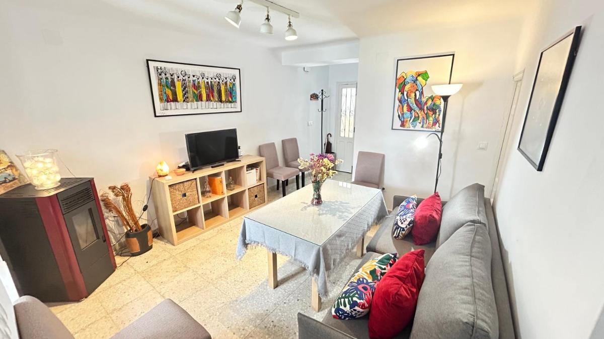 Cozy Town House With Terrace and Free Wifi - Housity