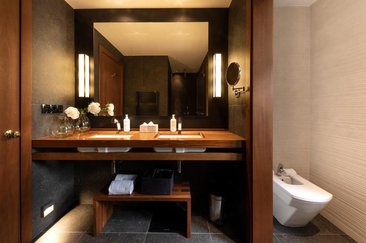 Un baño de Primero Primera