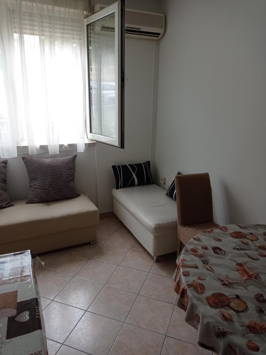 Nice and cozy two single bed room - Housity