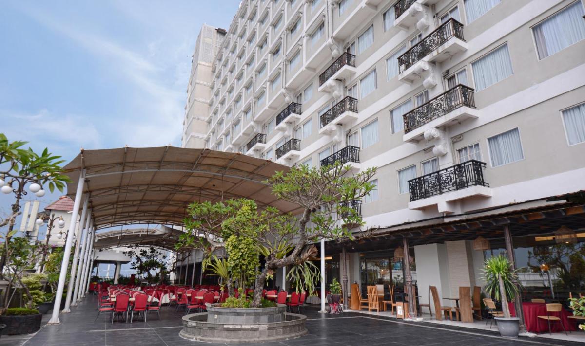 The Rich Jogja Hotel - Housity