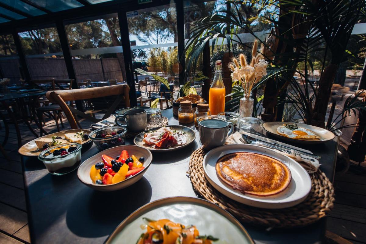 Nourriture dans l'hôtel ou à proximité